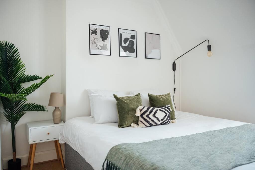 Charming 2 Bedroom Flat In The Heart Of Kings Cross, Лондон Экстерьер фото