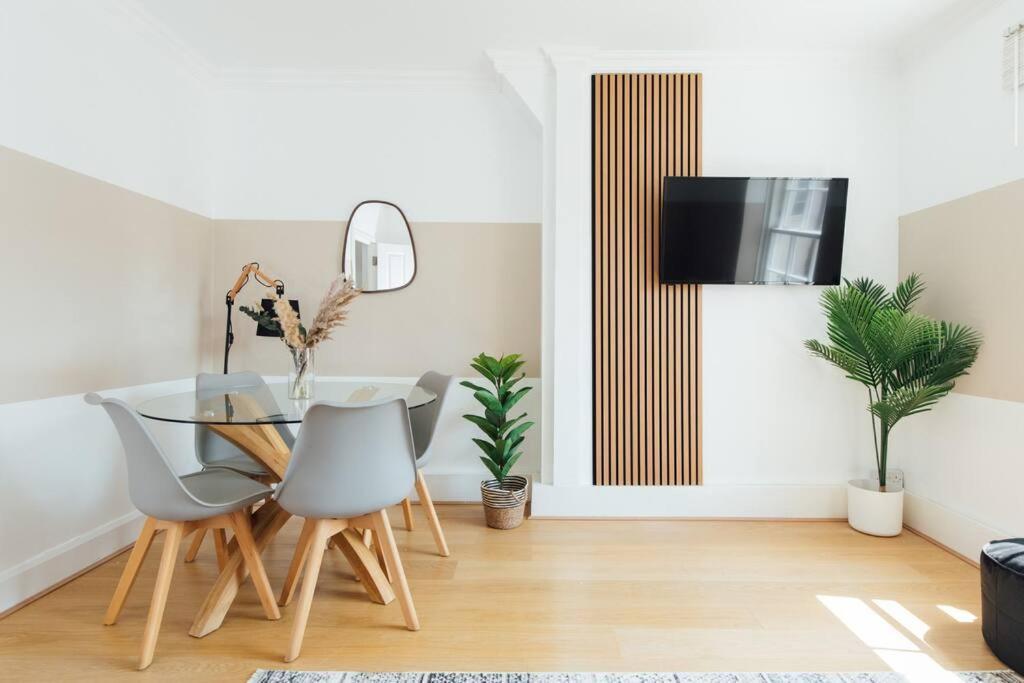 Charming 2 Bedroom Flat In The Heart Of Kings Cross, Лондон Экстерьер фото